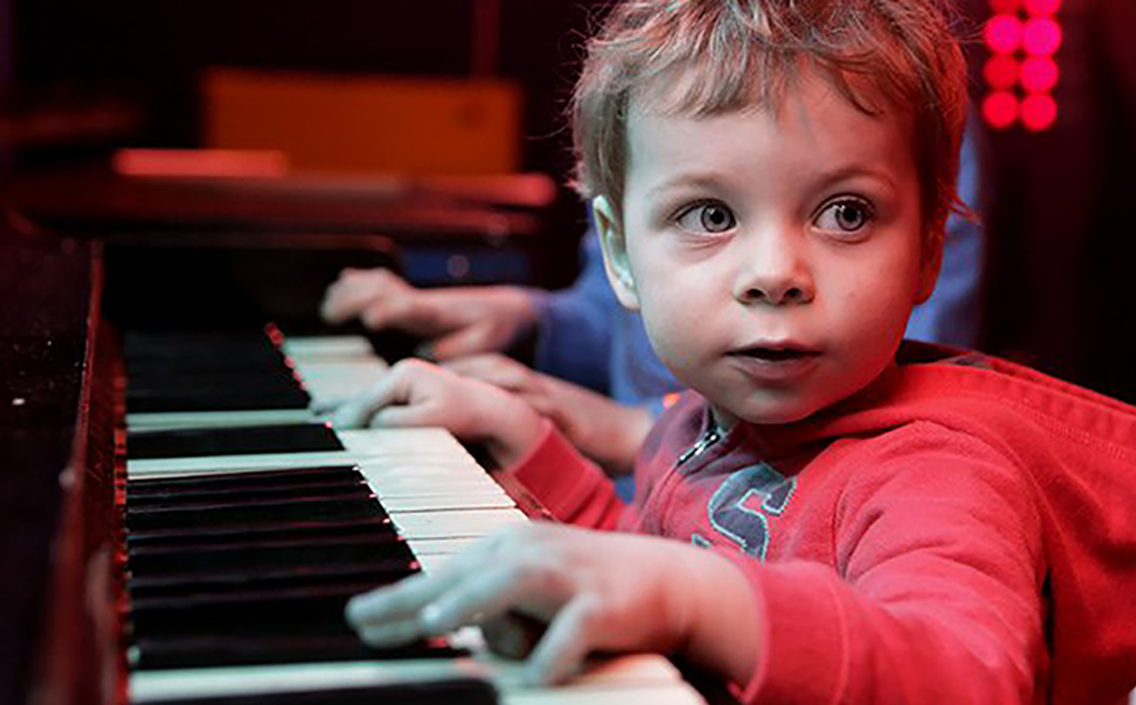 Autismo y musicoterapia Autismo y musicoterapia